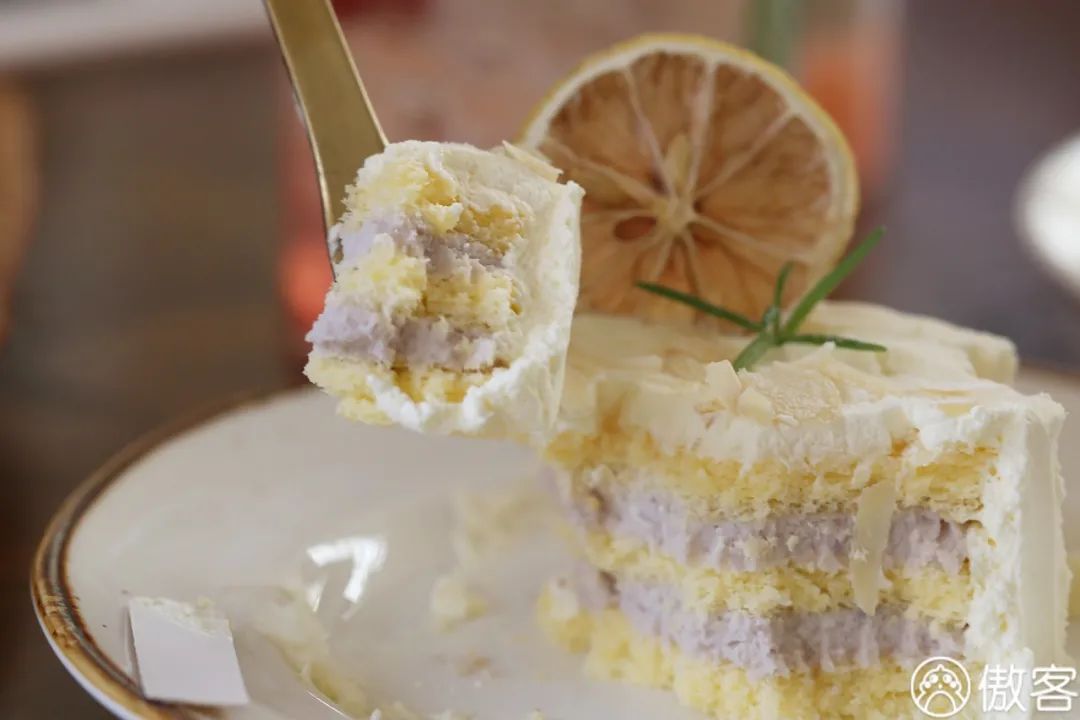 吃完了火遍全网的500㎡甜品店，我们一句话也“骂”不出来