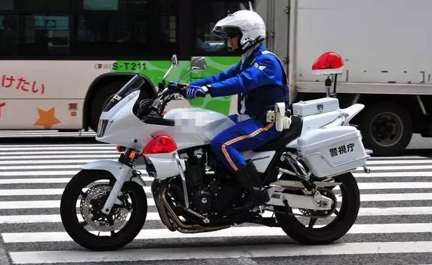 国内都开始“禁摩”了,为啥日本遍地都是摩托车?当地人说出实情
