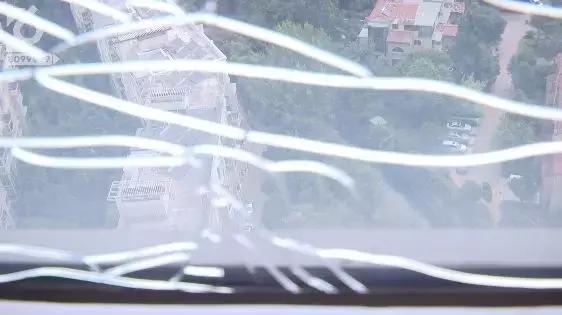 红星紫郡11家住户玻璃爆裂住户质疑质量差物管甩锅天气热