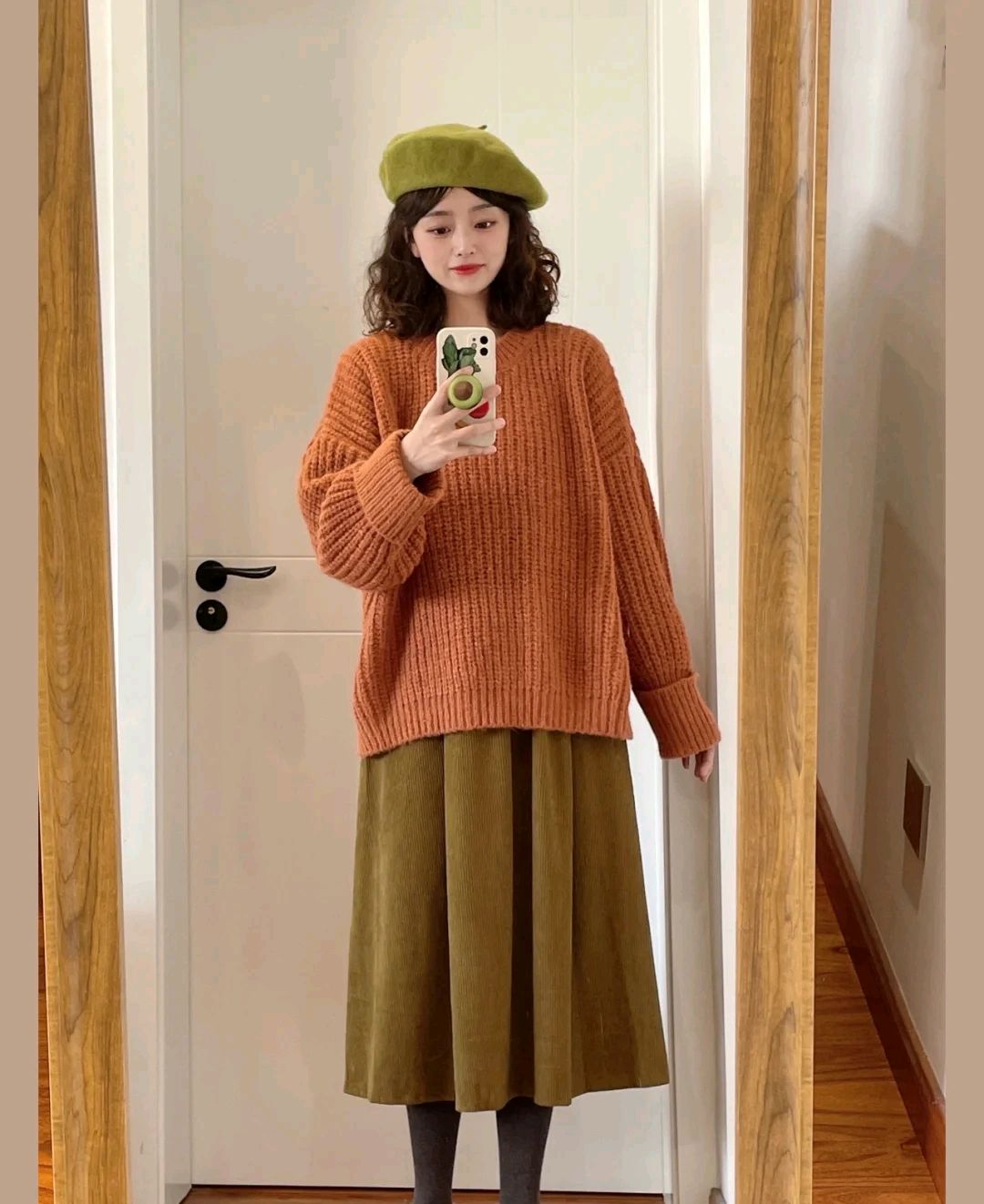 毛衣内搭搭配半身裙,毛衣搭半身裙怎么穿显身材