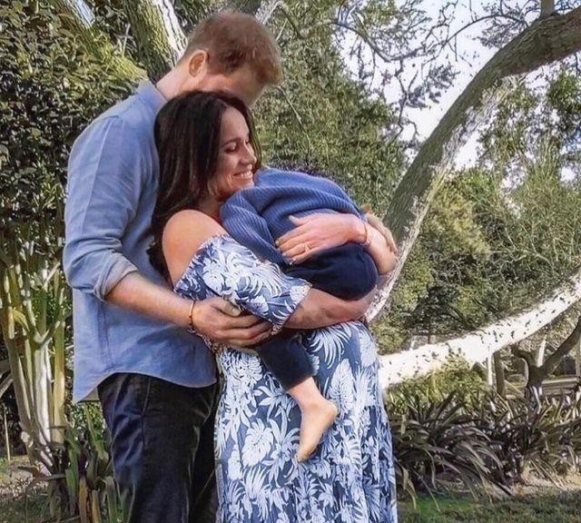 梅根回归王室后首次见女王,梅根出席王室活动不自信