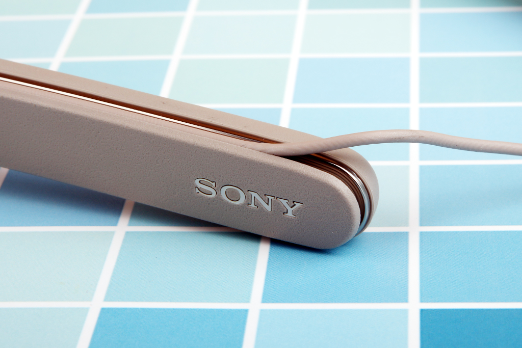 索尼zx300a与xz2,索尼wi-1000x二代测评