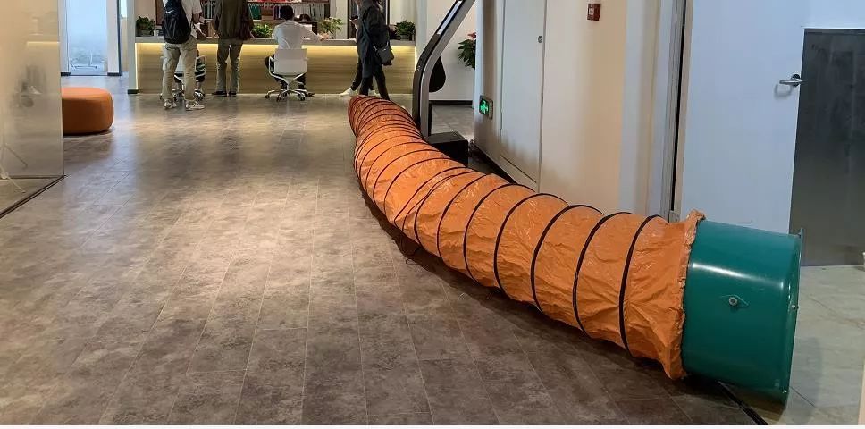 何以解忧戴口罩照片,何以解忧唯有干活流汗