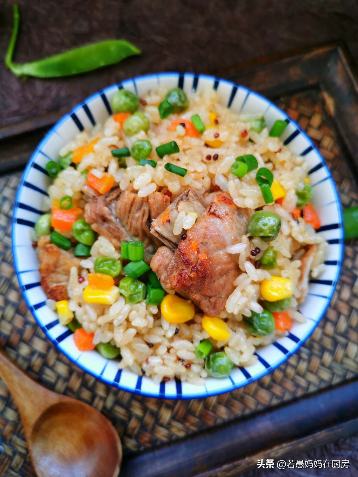 排骨焖饭怎么做有锅巴,排骨焖饭简单美味食材轻松准备