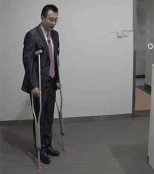 双侧腿拄拐的正确方法,下肢轻微负重拄拐的正确方法