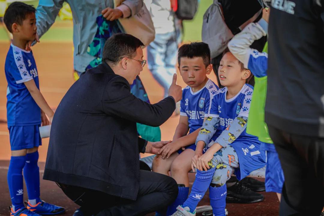 绿茵小课堂|坚持踢球，你的人生或许是这样的......