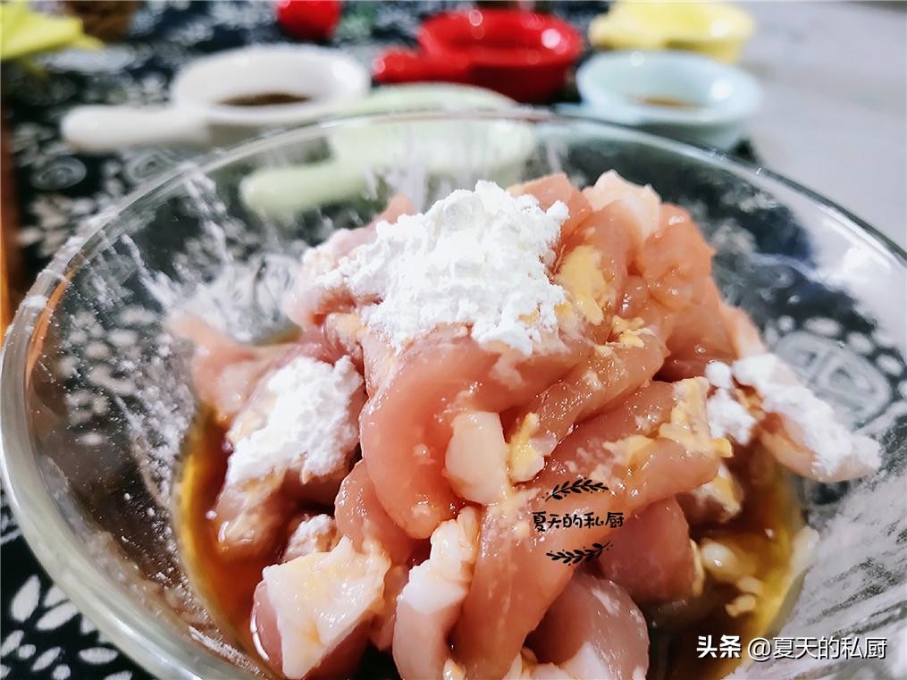 怎样使炒好的蒜苔持久不变色,蒜苔有点老怎么炒好吃