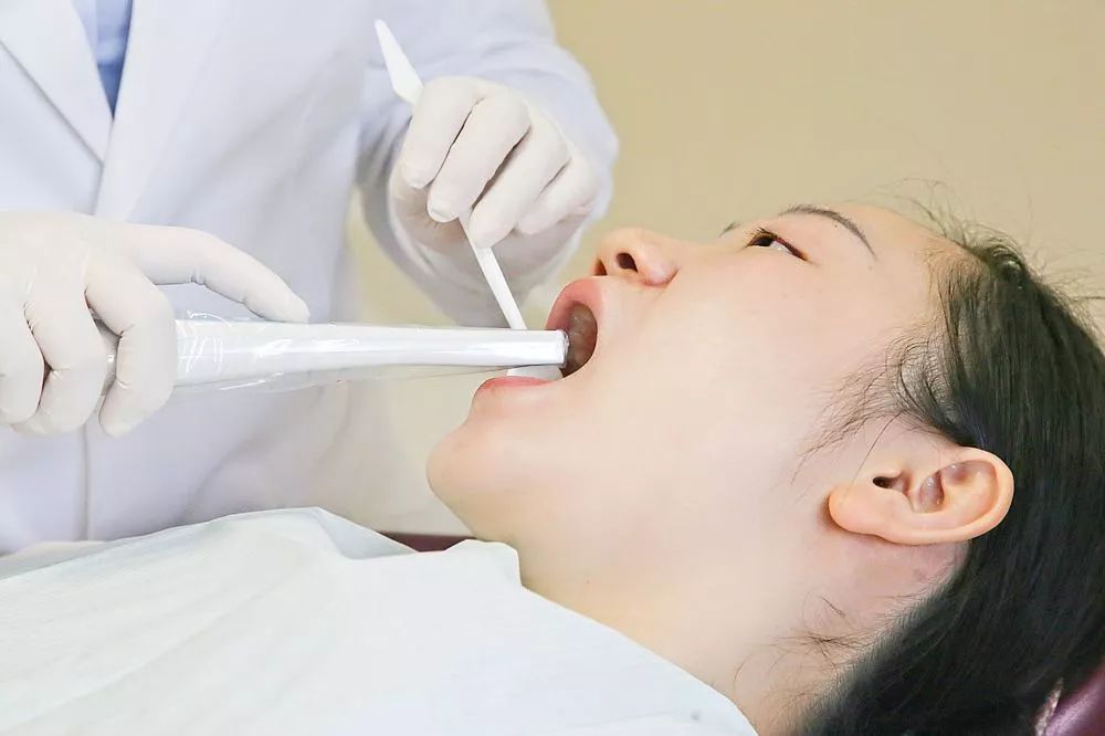 让你笑出自信的不止益达！仅39.9元抢成都华品口腔保健洁牙套餐！