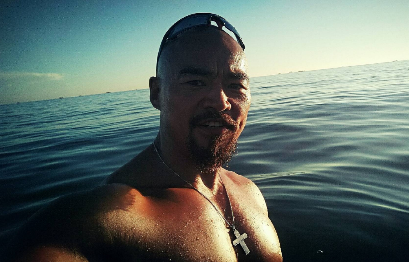 王巍疯狂的拳头,王巍健美秀肌肉