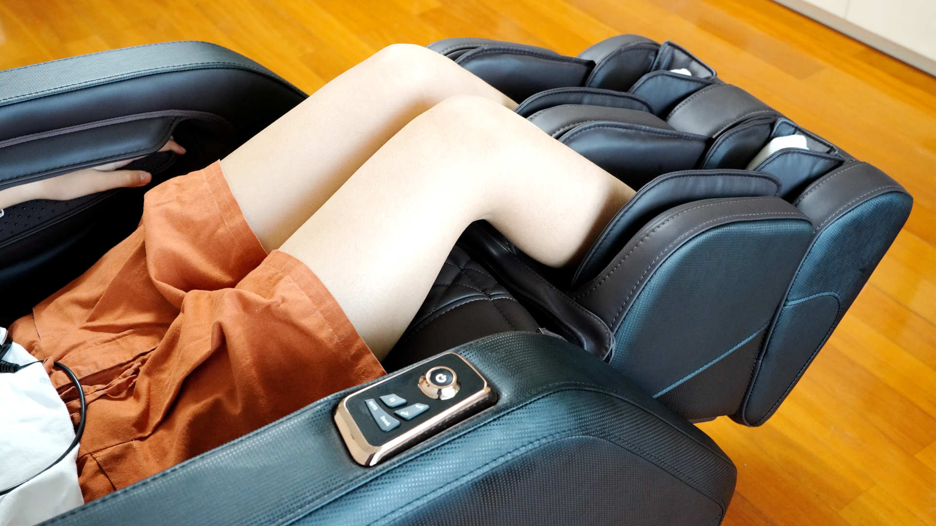 你有多久没有被温柔以待了？让奥佳华解疲大管家按摩椅来试试吧