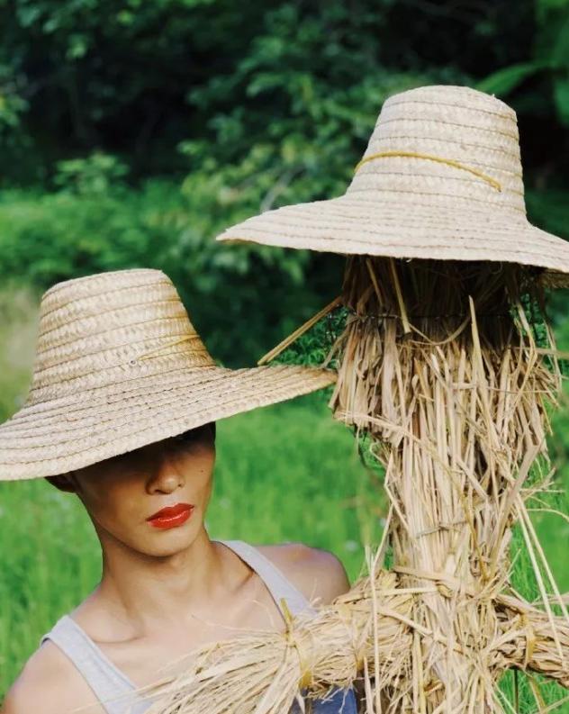 被国人嘲讽，却在国外封神！农村小伙成国际超模，打脸所有嘲笑者