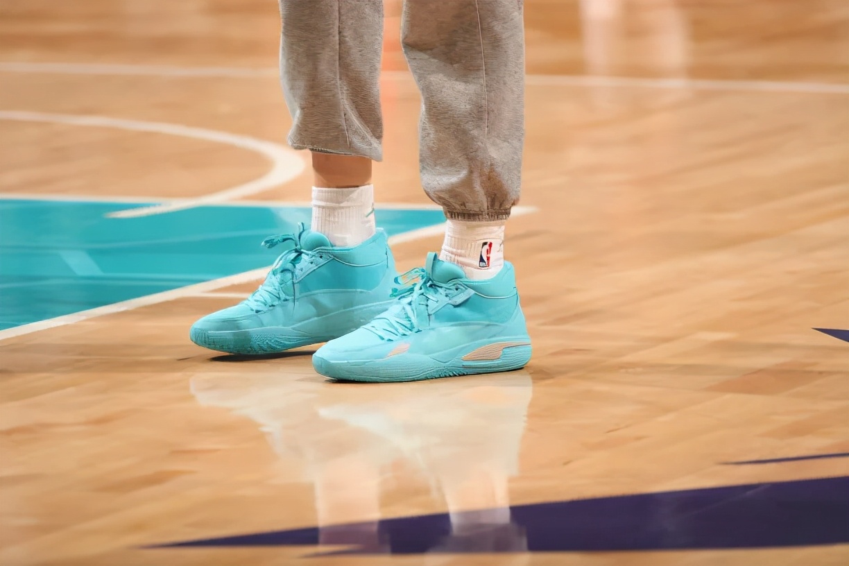 NBA球员上脚：卡鲁索穿安踏球鞋，巴特勒的驭帅14很骚气