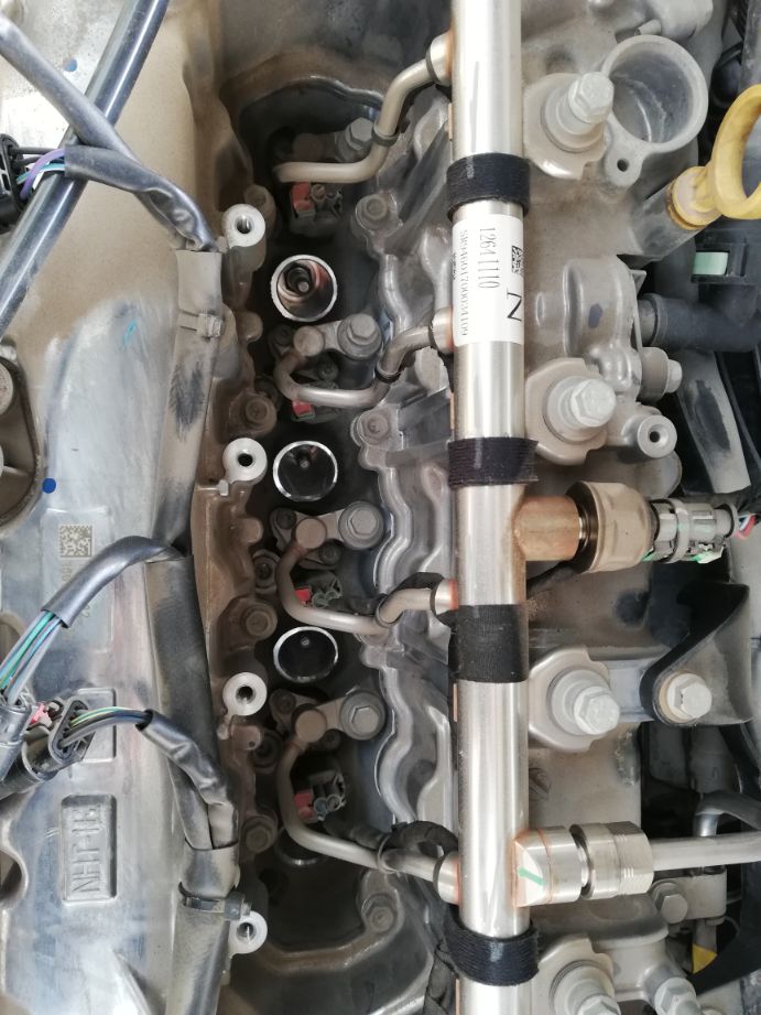 冬天启动车汽油味很重,冬天启动车子尾气一股汽油味