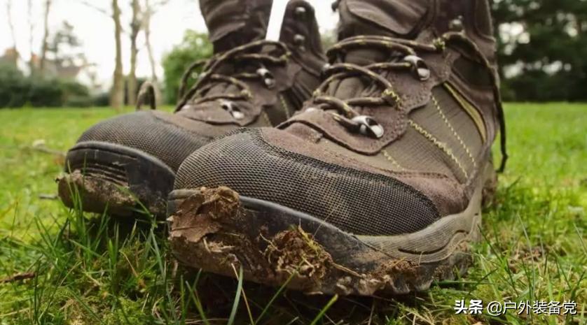 脏兮兮的旅游鞋,徒步鞋爬山脏了怎么清洗