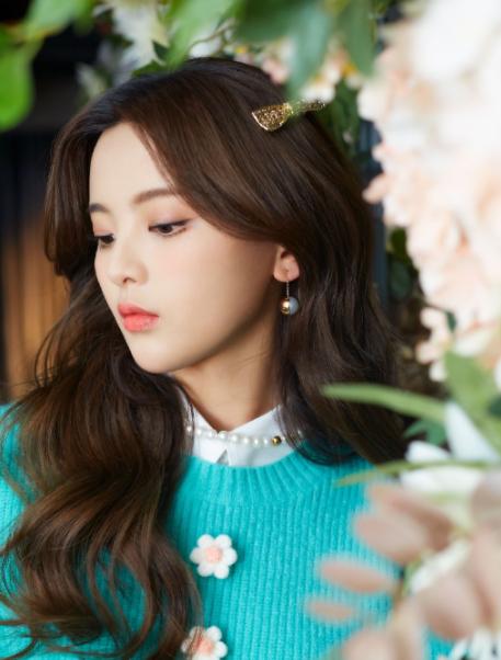 外套搭配什么毛衣好看,黑色国风外套搭配杨幂穿搭