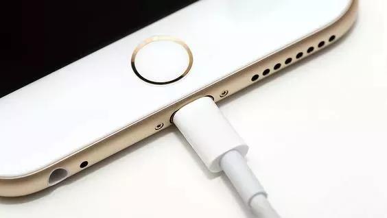 苹果手机屏幕摔碎了换屏多少钱,手机屏碎了不用花钱怎么自己修复