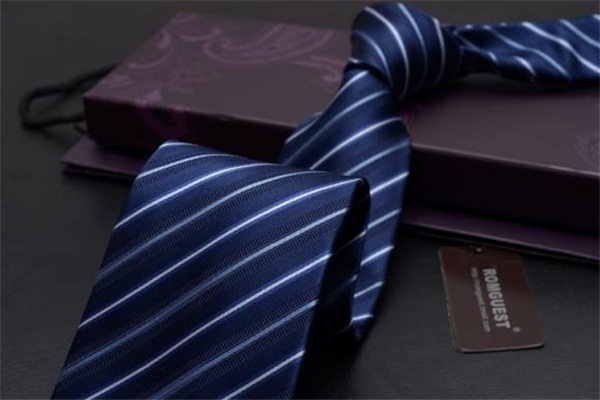 男士选领带的原则,怎么给男人选领带