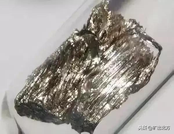 看到哪些标志要远离呢,看到这几种东西千万不要捡