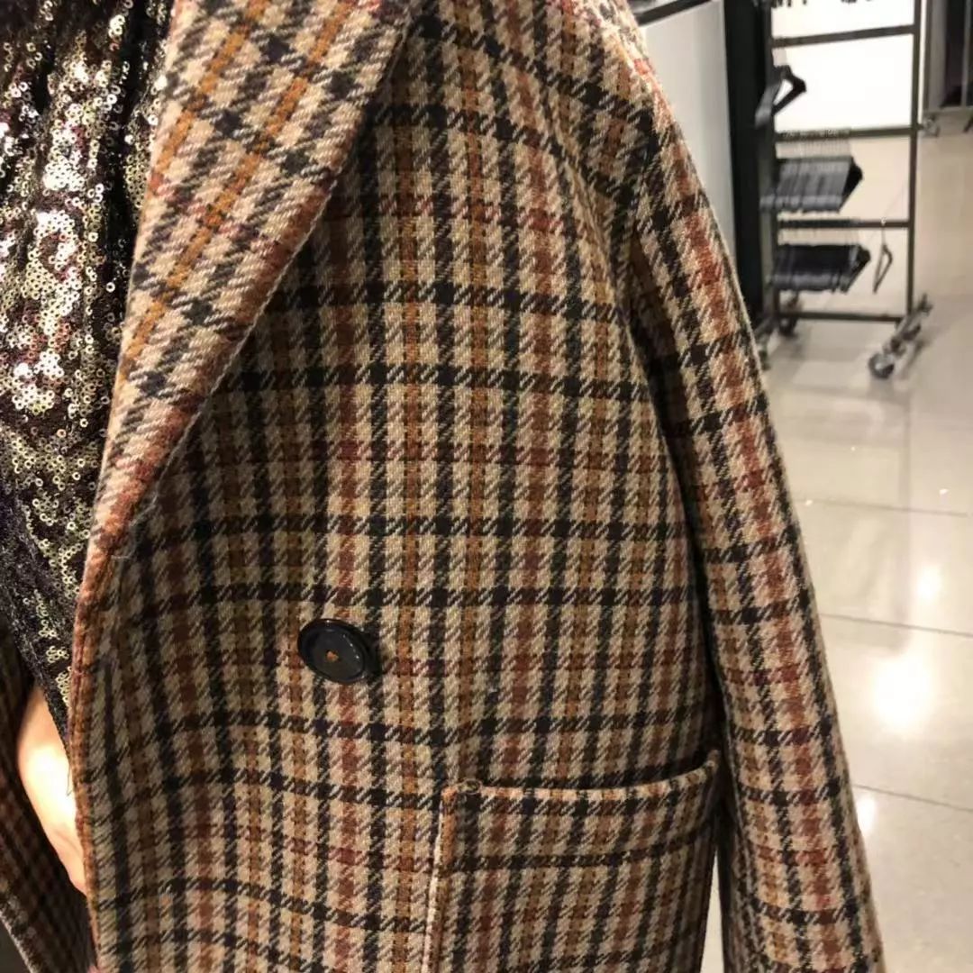 我带身高155的同事来到童装部,结果她逛疯了……