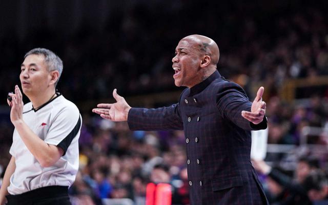 撑不下去了？北控男篮做出艰难决定，马布里与球员站在了一起