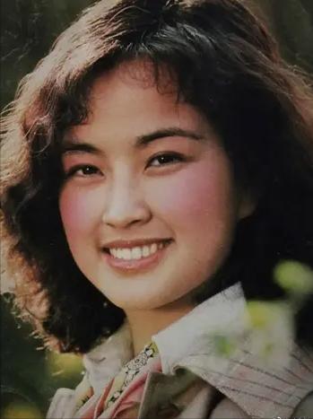 刘晓庆曾经历过4段婚姻,60岁刘晓庆与前夫相拥而泣