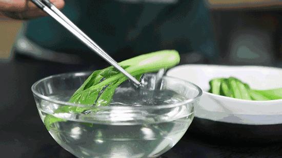 原来炒青菜也讲窍门，教你这么炒，色泽翠绿口感脆爽，简单又营养