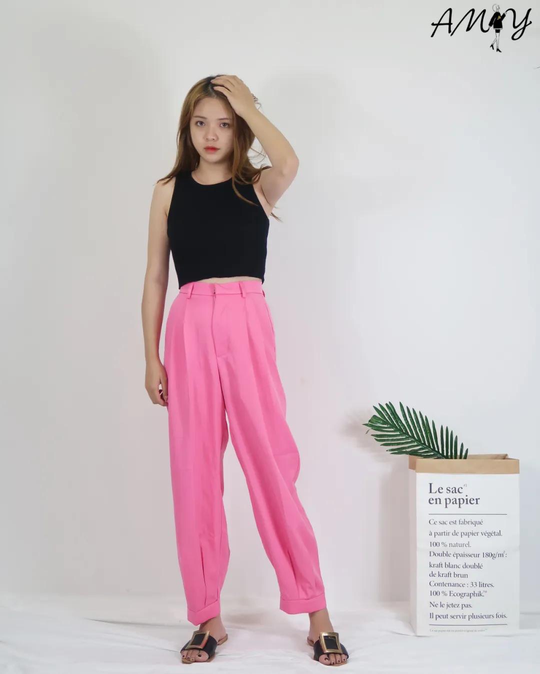 女生又矮又胖适合穿的衣服,女生穿宽松的衣服更显胖吗