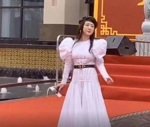 最惨超女冠军视频,06届超女尚雯婕和04届超女安又琪