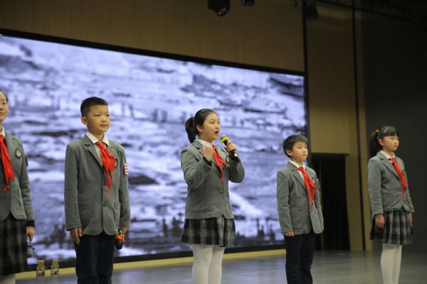 139.9万武汉伢开学啦！学*党**史学英雄开启新学期第一课