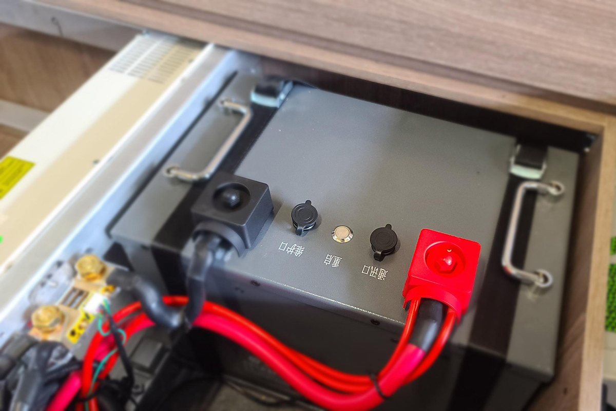 新款国六麦卡单排越野房车,定制四驱越野全地形b型长轴房车