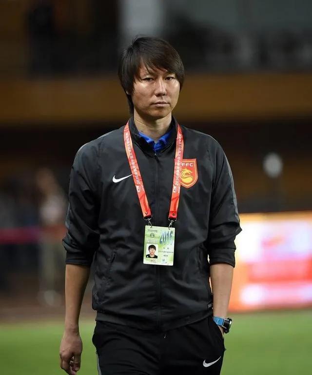 原国足主教练李铁老婆谁,国足李铁现任老婆是谁