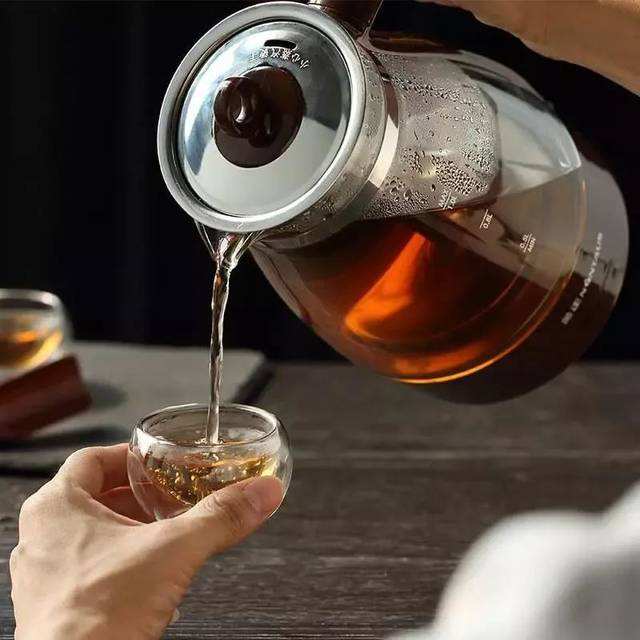 喝黑茶什么时间喝最适合,喝黑茶用什么煮