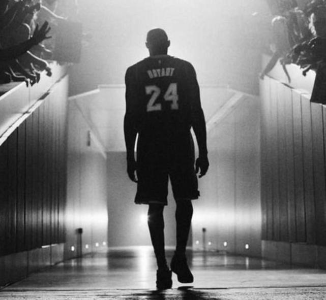 科比投篮被打手,科比投篮被打了一下还投进了