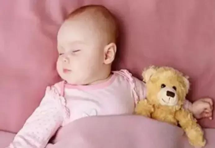 怎么让宝宝习惯在吵闹的环境入睡,宝宝频繁夜醒妈妈崩溃的心情