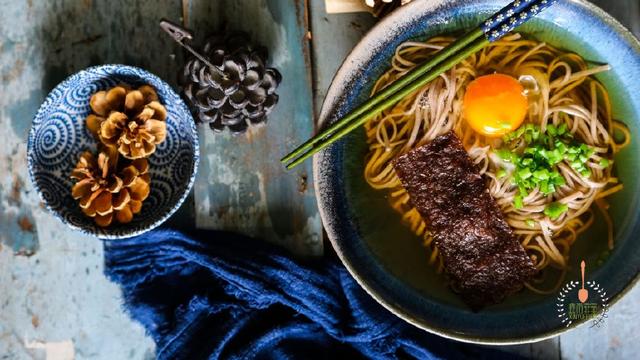 怎么在家做好吃又超简单面条,在家做普通的面条怎么做才好吃