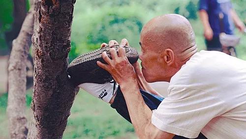 太极拳抬脚功,太极拳高抬腿小腿伸不直