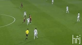 梅西晃倒博阿滕视频无水印高清,巴萨3:0拜仁梅西晃倒博阿滕