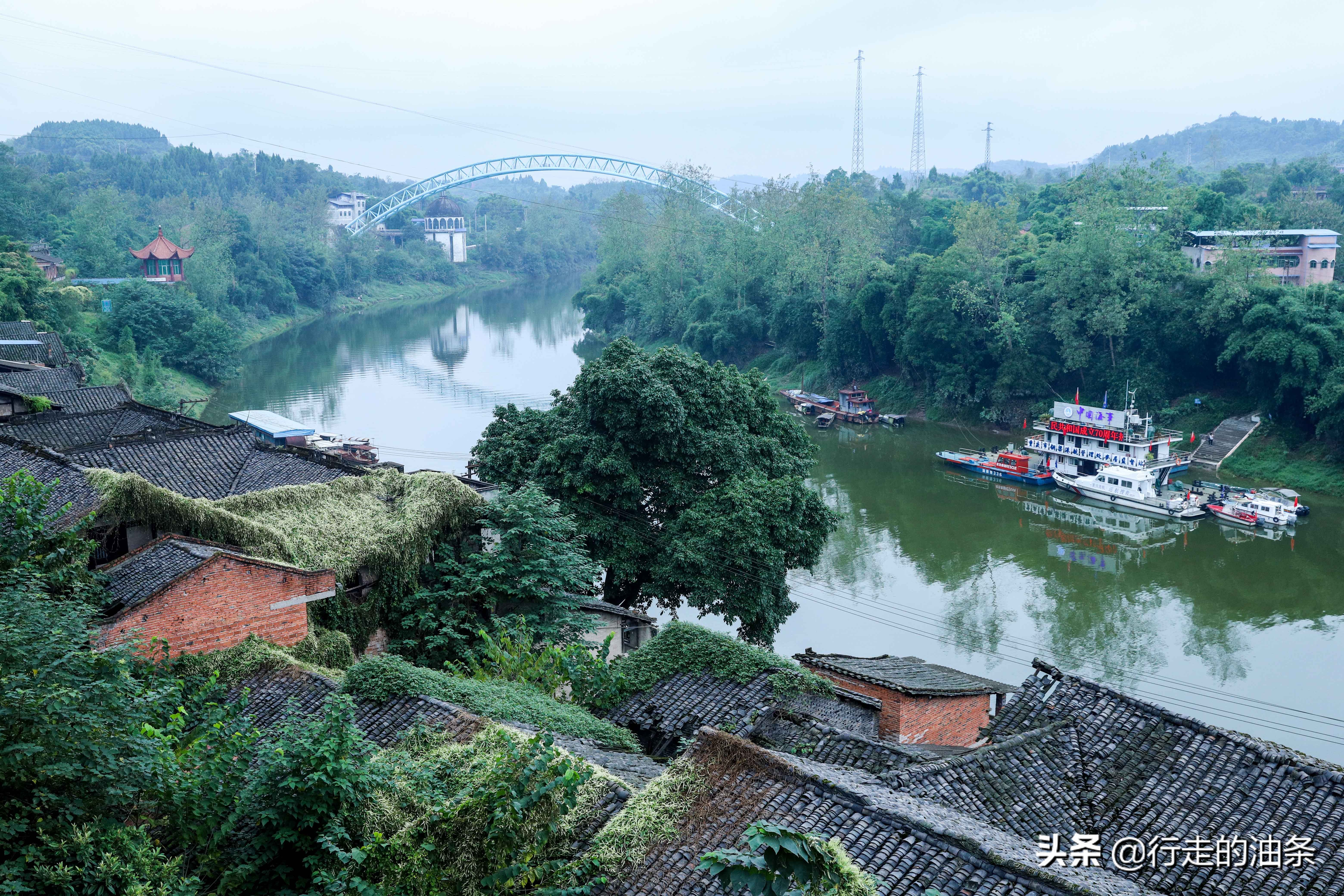 重庆旅游打卡老街磁器口,重庆自驾凤凰古城游记