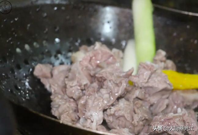 宝宝番茄牛腩汤锅的正宗做法,汤锅店牛腩怎么处理的那么嫩