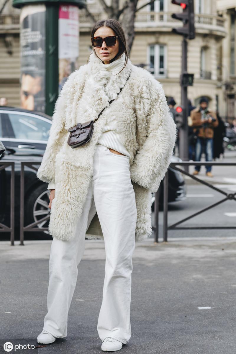 女人穿皮草的时候,女人穿皮草派克服好看吗