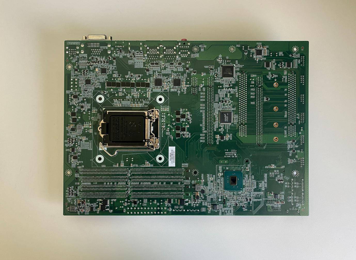 cpu可以装在任何主板上吗,cpu只要插在主板上就不用拔了吧