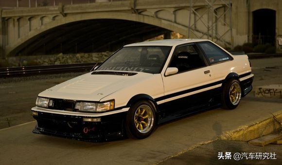 ae86的卡罗拉为什么是后驱,头文字d原车重现这才是真正的ae86