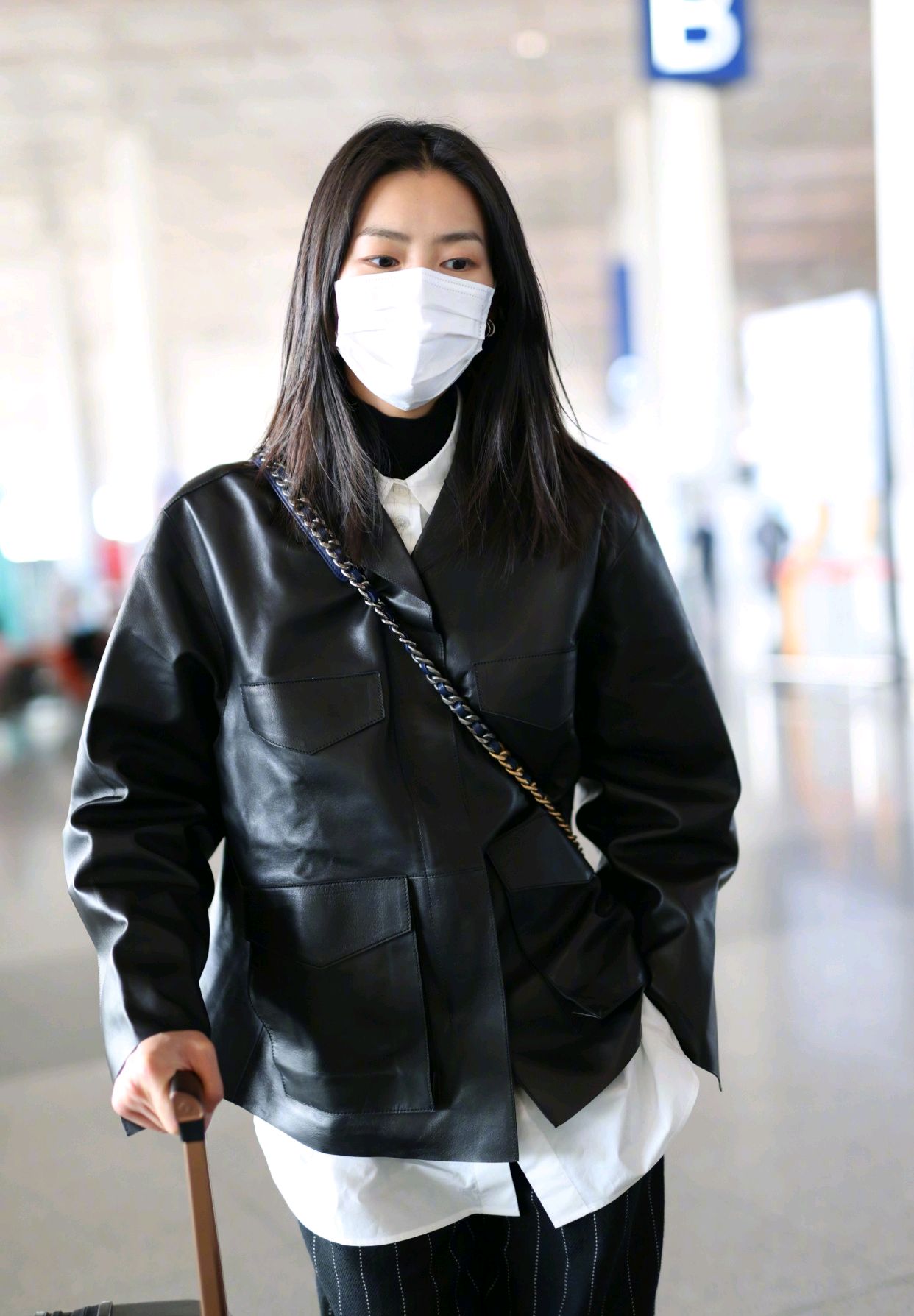 刘雯同款羊羔毛皮衣外套,刘雯的穿搭真高级