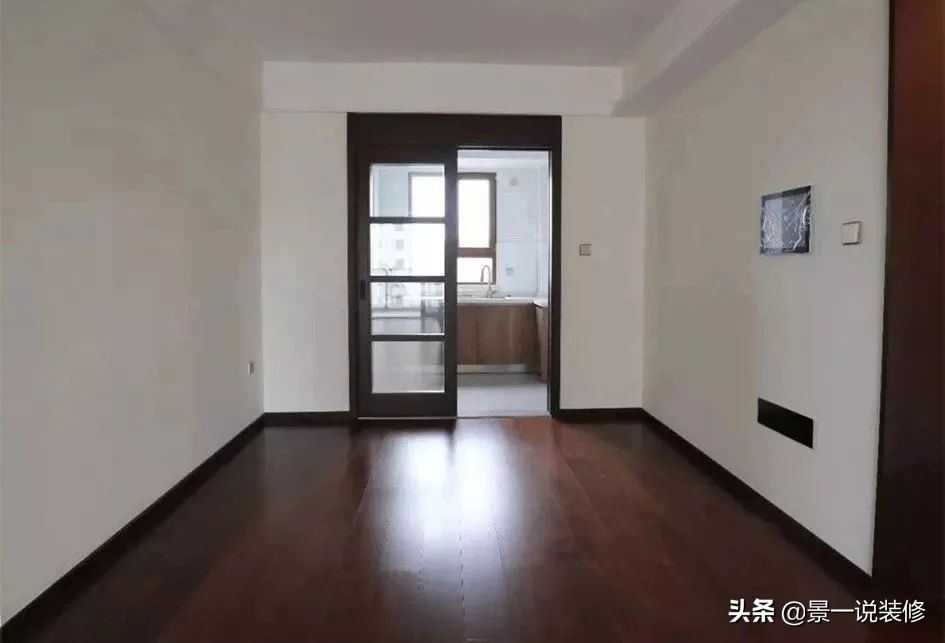 老房子墙面发霉发黑怎么处理,卫生间隔壁墙面受潮脱皮如何处理