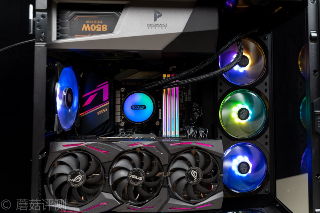 颜值和性能都很能打、扎达克SPARK台式机内存条评测