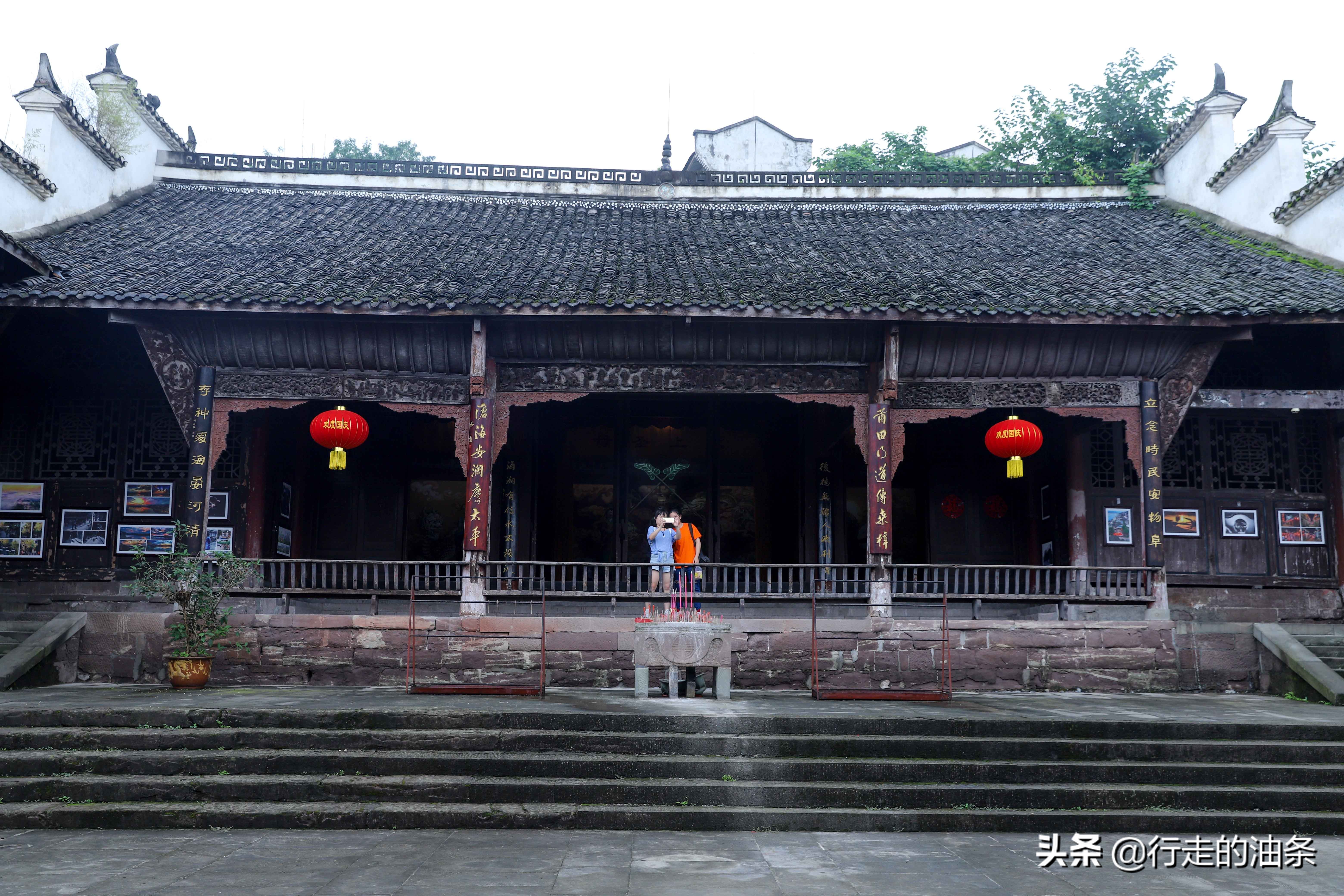 重庆旅游打卡老街磁器口,重庆自驾凤凰古城游记