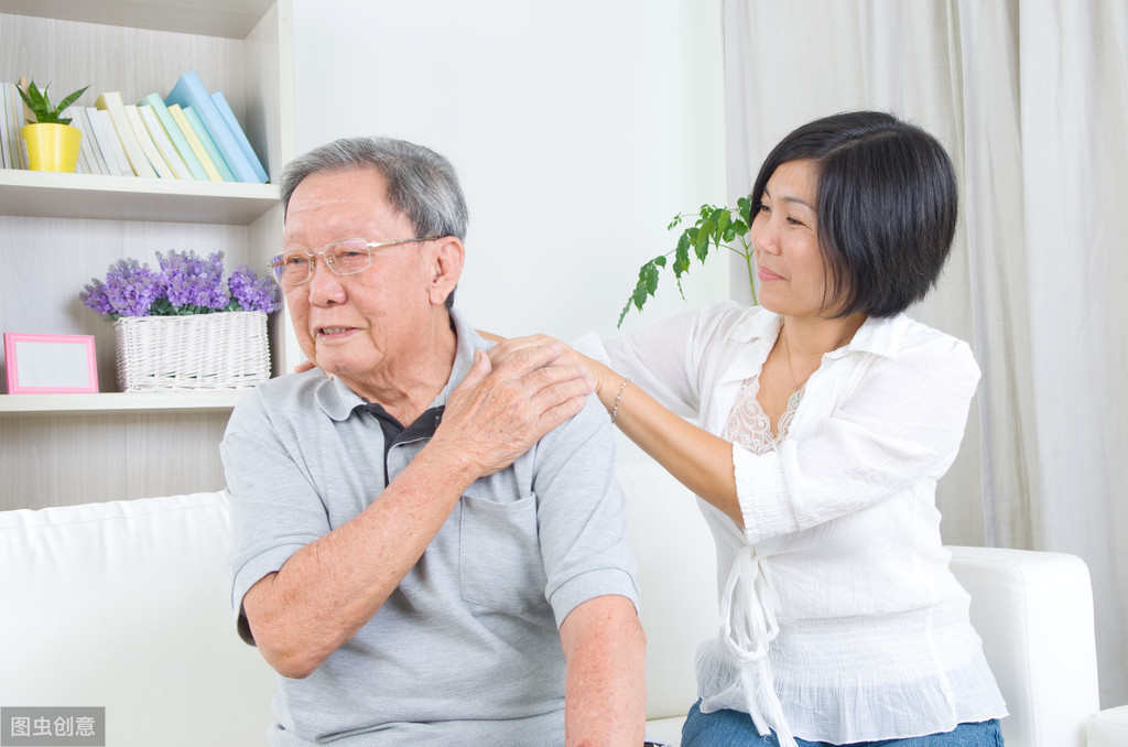 中老年人肩周疼痛是怎么回事,老年人肩疼是什么原因及怎么治疗