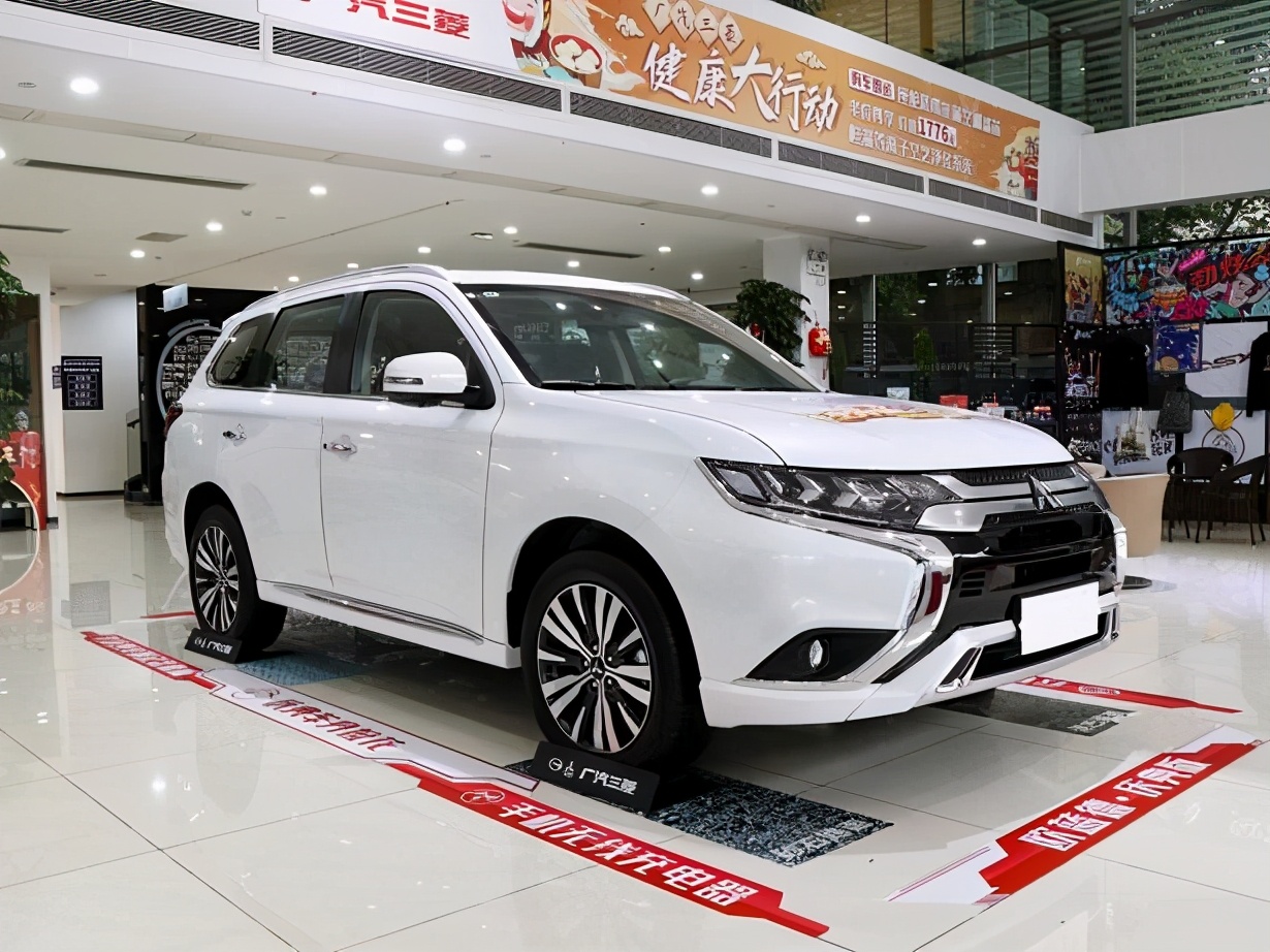 三菱欧蓝德对比探界者2.0,欧蓝德探岳对比