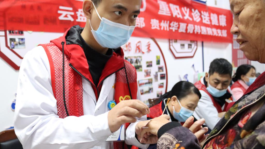 医联体单位手拉手义诊活动暖人心,贵州华夏骨科医院直播间