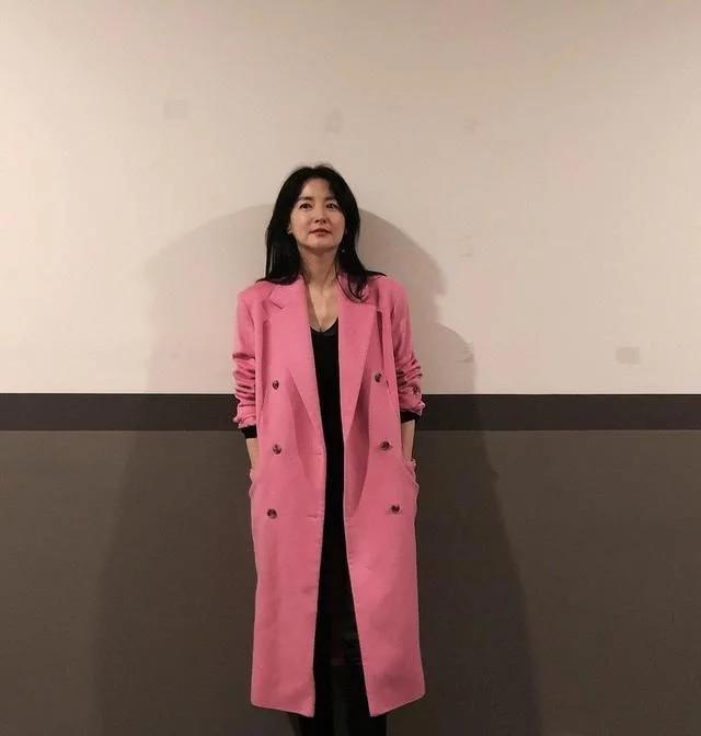 李英爱黑色长礼服,李英爱西装黑色红毯裙